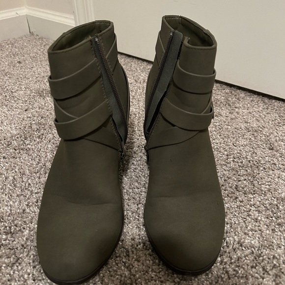 Gray wrap ankle booties with gold buckles - Picture 2 of 5